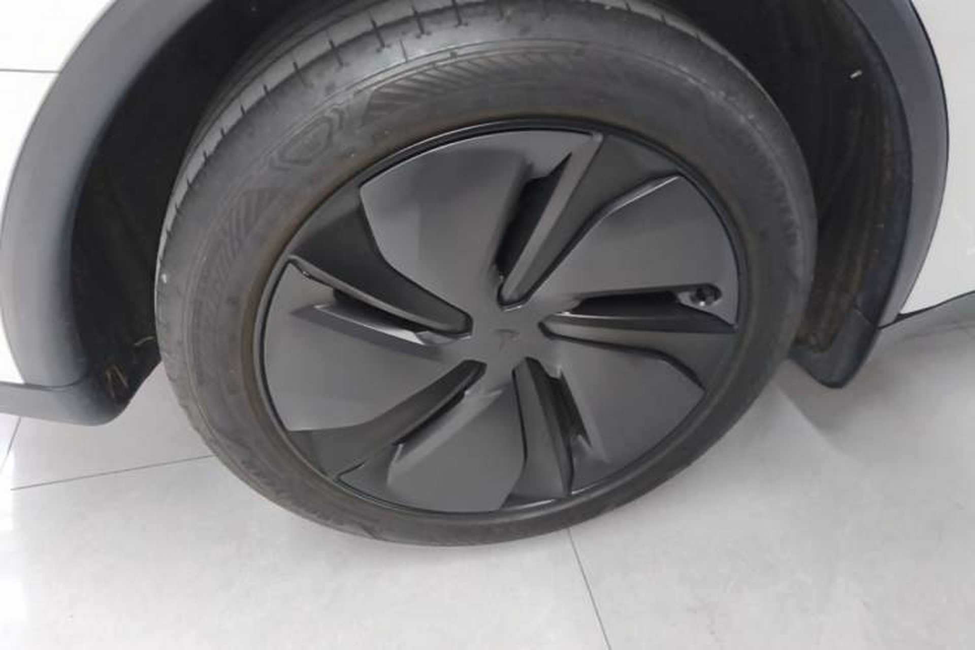 Used Tesla Model Y 2025 Rear-Wheel-Drive Version Exterior 5