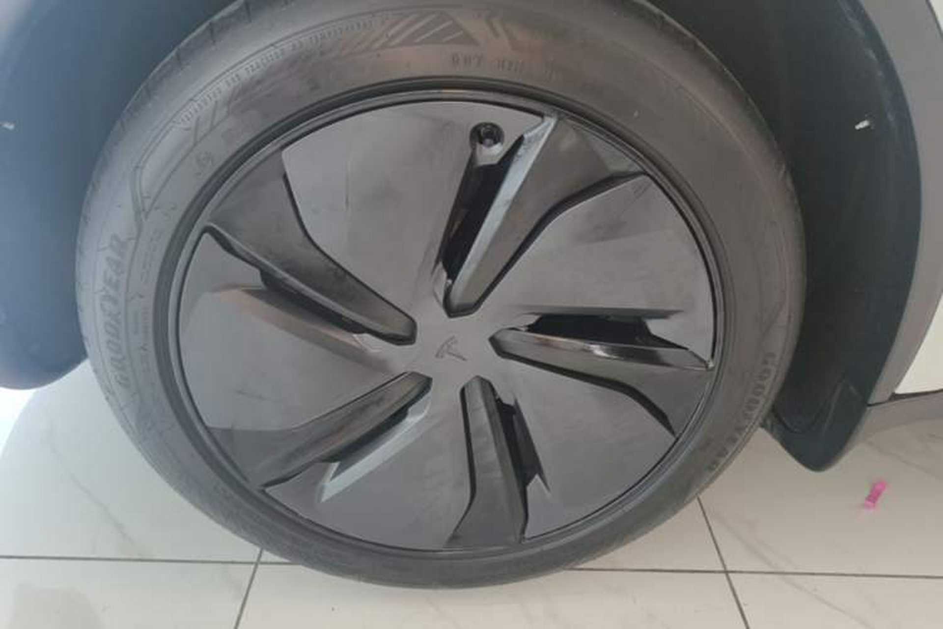 Used Tesla Model Y 2025 Rear-Wheel-Drive Version Exterior 5