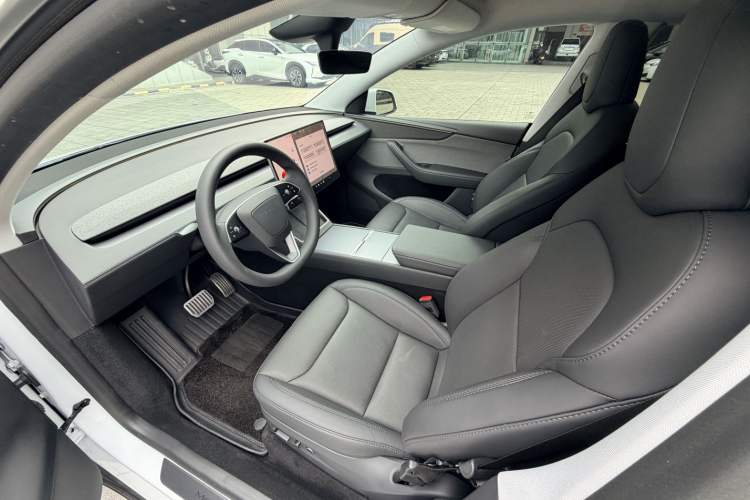 Used Tesla Model Y 2025 Rear-Wheel-Drive Version Exterior 6
