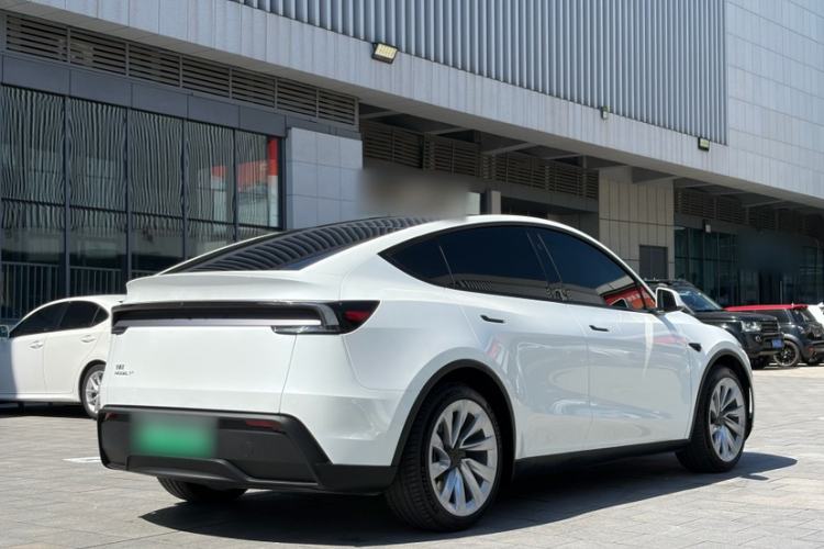 Used Tesla Model Y 2025 Updated Version Long-Range All-Wheel Drive Exterior 7
