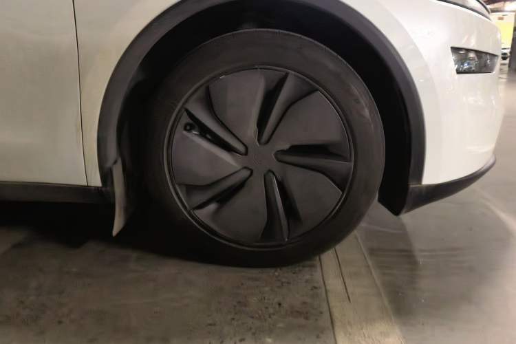 Used Tesla Model Y 2025 Rear-Wheel-Drive Version Exterior 7