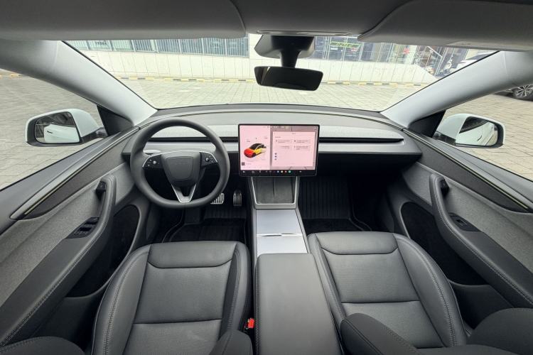 Used Tesla Model Y 2025 Rear-Wheel-Drive Version Exterior 8