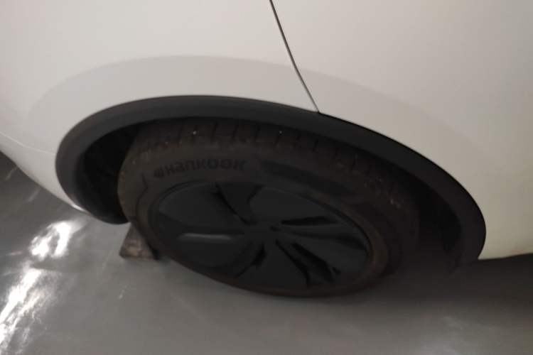 Used Tesla Model Y 2025 Long-Range All-Wheel-Drive Version Exterior 8