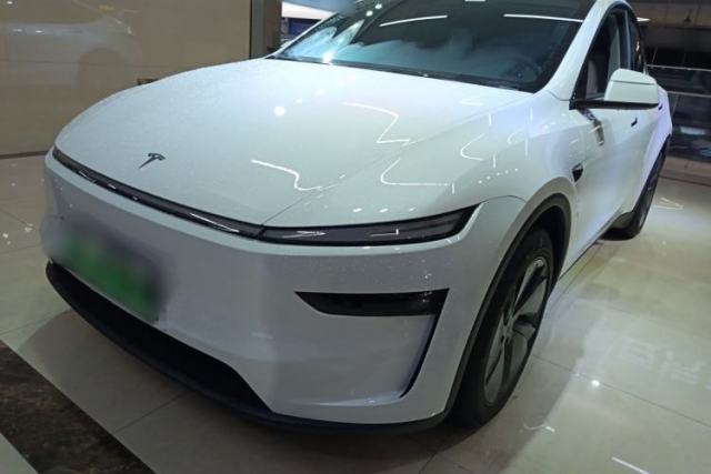 Used Tesla Model Y 2025 Long-Range All-Wheel-Drive Version