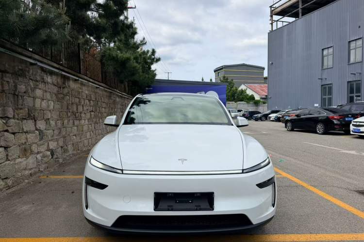 Used Tesla Model Y 2025 Rear-Wheel-Drive Version Front