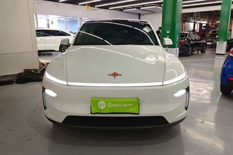 Used Tesla Model Y 2025 Rear-Wheel-Drive Version Front