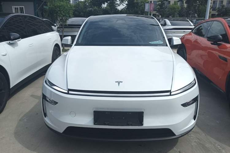 Used Tesla Model Y 2025 Rear-Wheel-Drive Version Front