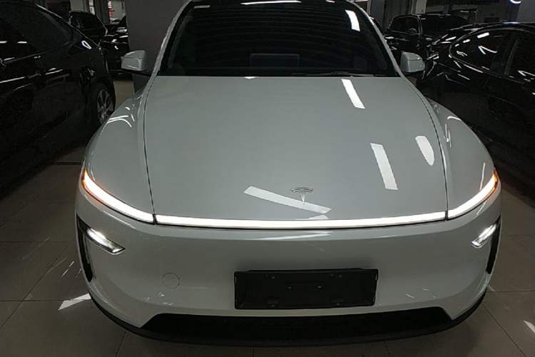 Used Tesla Model Y 2025 Long-Range All-Wheel-Drive Version Front