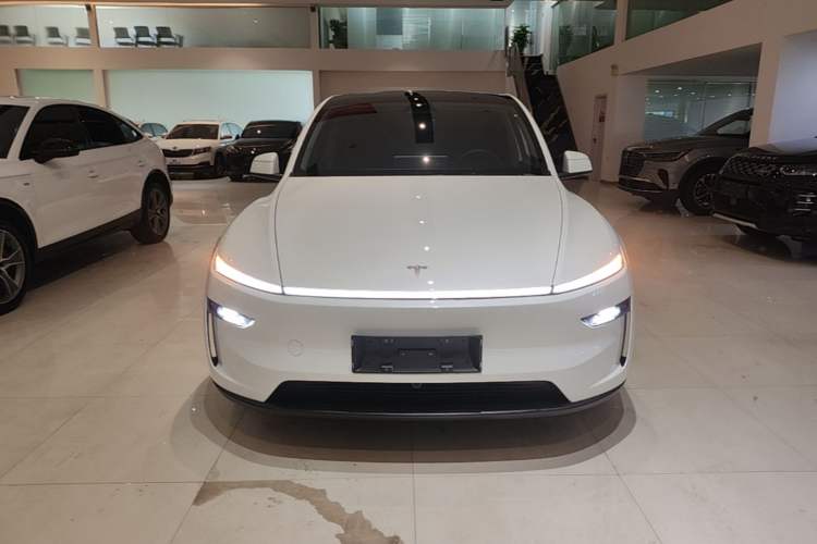Used Tesla Model Y 2025 Updated Version Long-Range All-Wheel Drive Front
