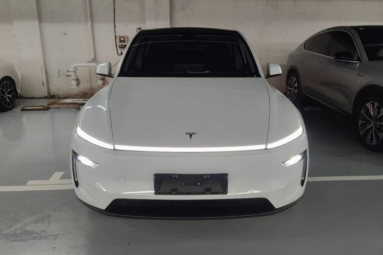 Used Tesla Model Y 2025 Rear-Wheel Drive First Edition Front
