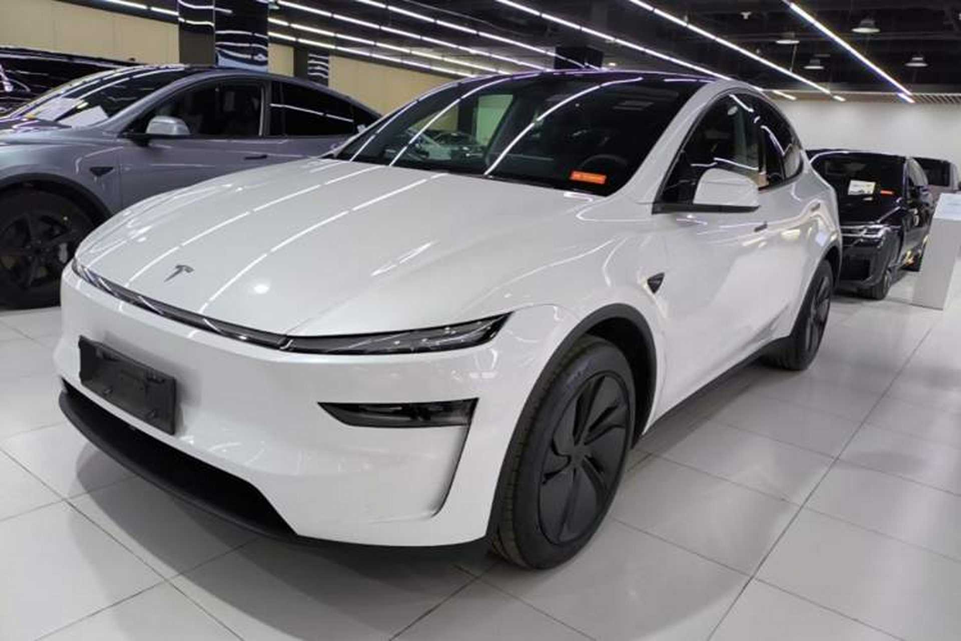 Used Tesla Model Y 2025 Rear-Wheel Drive First Edition Front Left 45 Deg