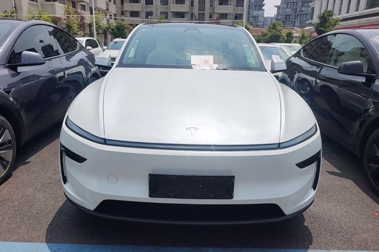 Used Tesla Model Y 2025 Long-Range All-Wheel-Drive Version Front