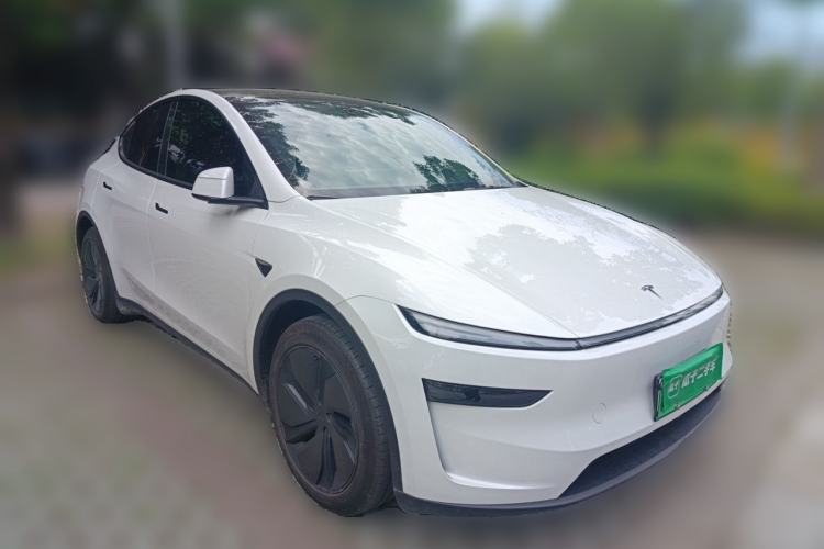Used Tesla Model Y 2025 Rear-Wheel-Drive Version Front Right 45 Deg