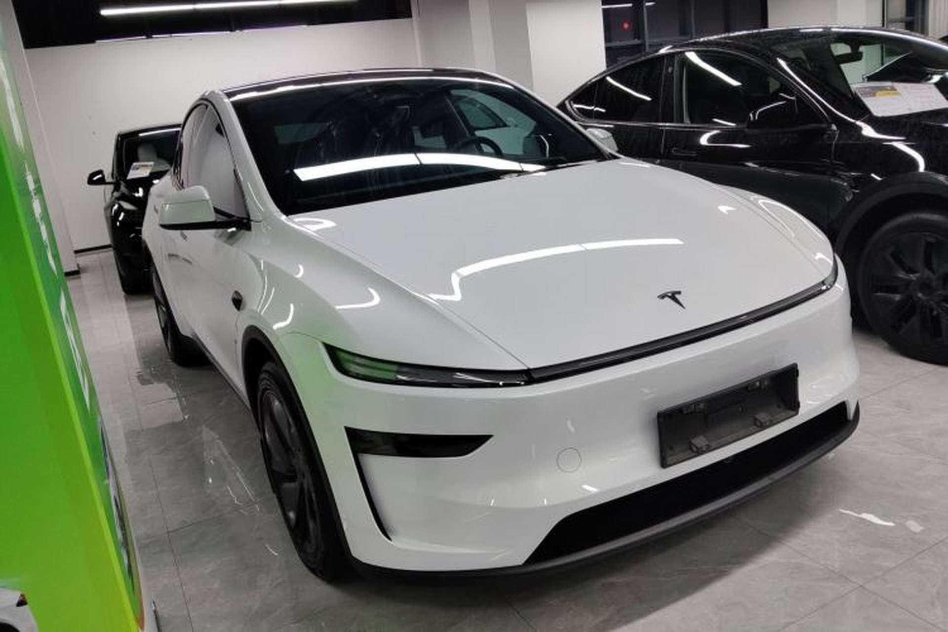 Used Tesla Model Y 2025 Long-Range All-Wheel-Drive Version Front Right 45 Deg