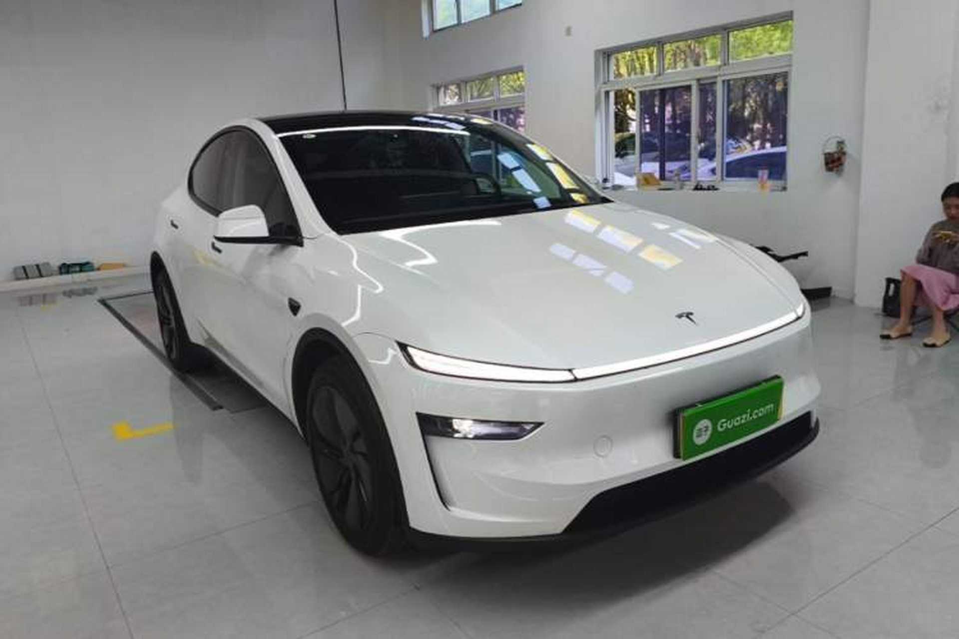 Used Tesla Model Y 2025 Rear-Wheel-Drive Version Front Right 45 Deg