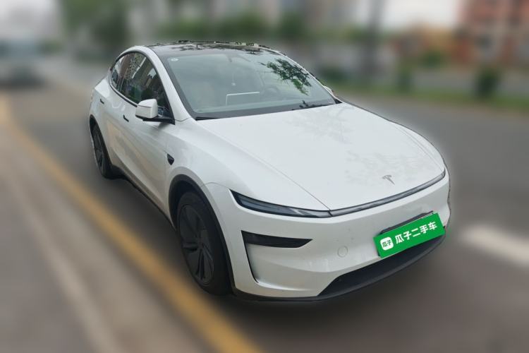 Used Tesla Model Y 2025 Rear-Wheel-Drive Version Front Right 45 Deg