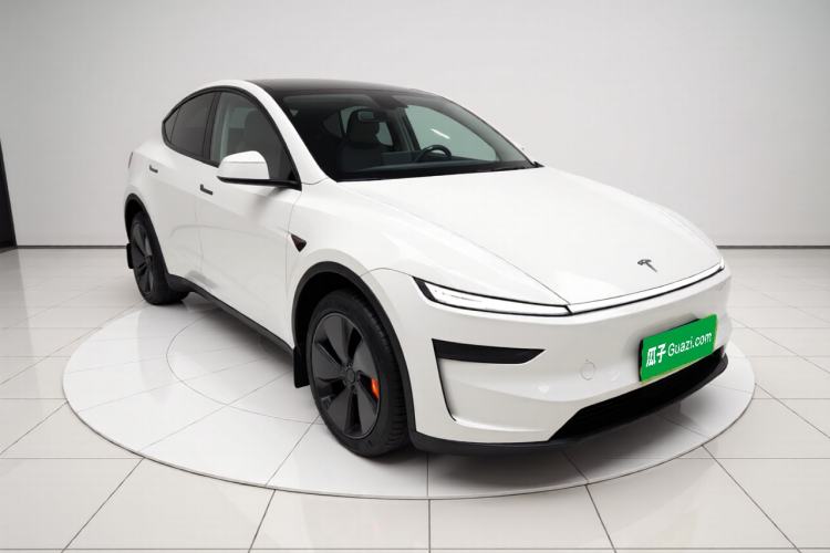Used Tesla Model Y 2025 Rear-Wheel-Drive Version Front Right 45 Deg