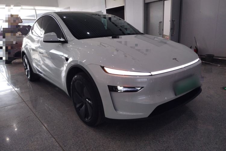 Used Tesla Model Y 2025 Rear-Wheel-Drive Version Front Right 45 Deg