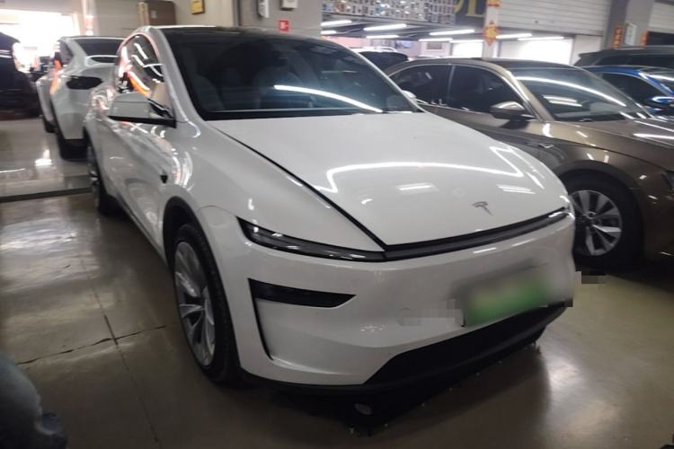 Used Tesla Model Y 2025 Rear-Wheel Drive First Edition Front Right 45 Deg