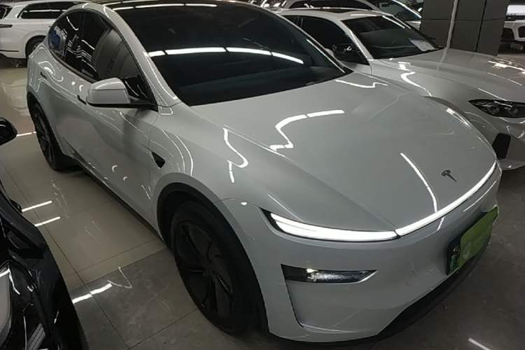 Used Tesla Model Y 2025 Rear-Wheel-Drive Version Front Right 45 Deg