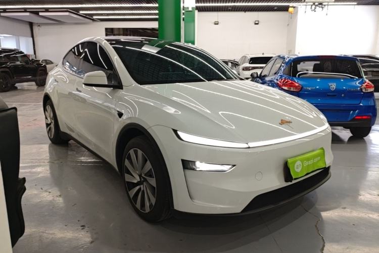 Used Tesla Model Y 2025 Rear-Wheel-Drive Version Front Right 45 Deg