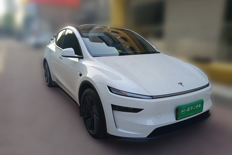 Used Tesla Model Y 2025 Rear-Wheel-Drive Version Front Right 45 Deg