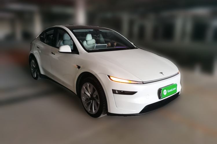 Used Tesla Model Y 2025 Long-Range All-Wheel Drive First Edition Front Right 45 Deg