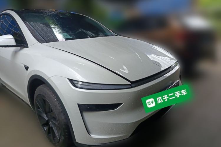 Used Tesla Model Y 2025 Rear-Wheel-Drive Version Front Right 45 Deg