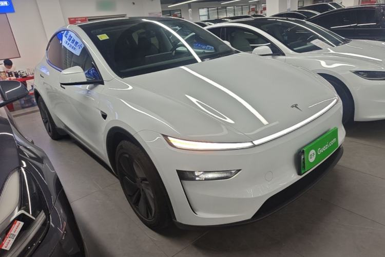 Used Tesla Model Y 2025 Long-Range All-Wheel-Drive Version Front Right 45 Deg
