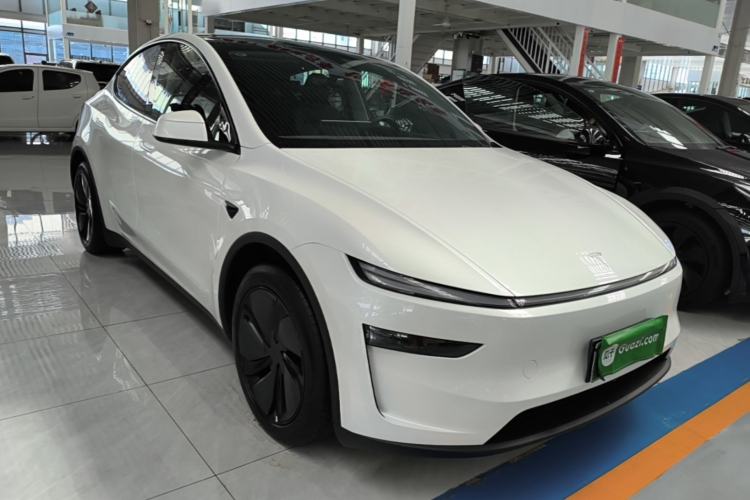 Used Tesla Model Y 2025 Rear-Wheel Drive First Edition Front Right 45 Deg