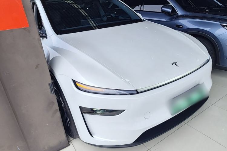 Used Tesla Model Y 2025 Rear-Wheel-Drive Version Front Right 45 Deg