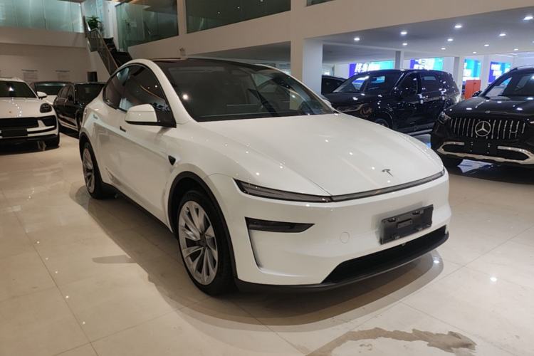 Used Tesla Model Y 2025 Updated Version Long-Range All-Wheel Drive Front Right 45 Deg