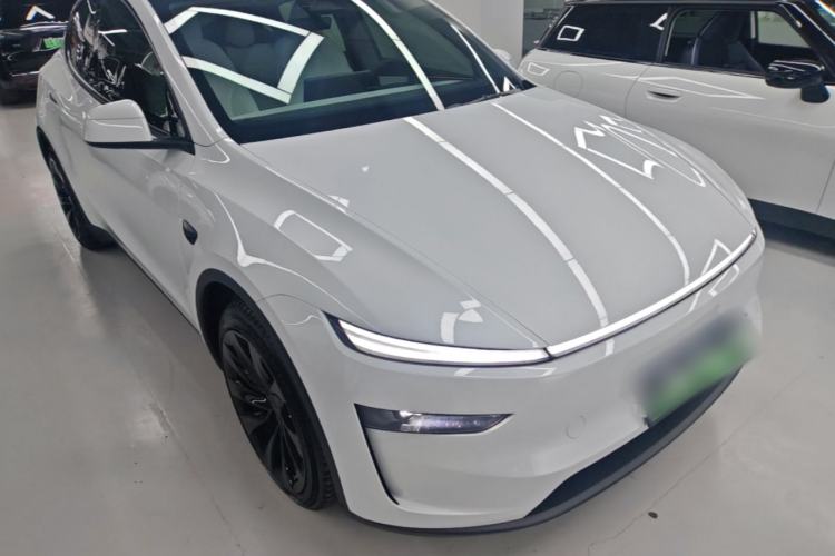 Used Tesla Model Y 2025 Rear-Wheel-Drive Version Front Right 45 Deg