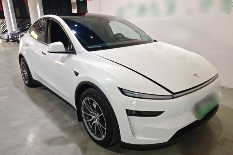 Used Tesla Model Y 2025 Long-Range All-Wheel-Drive Version Front Right 45 Deg