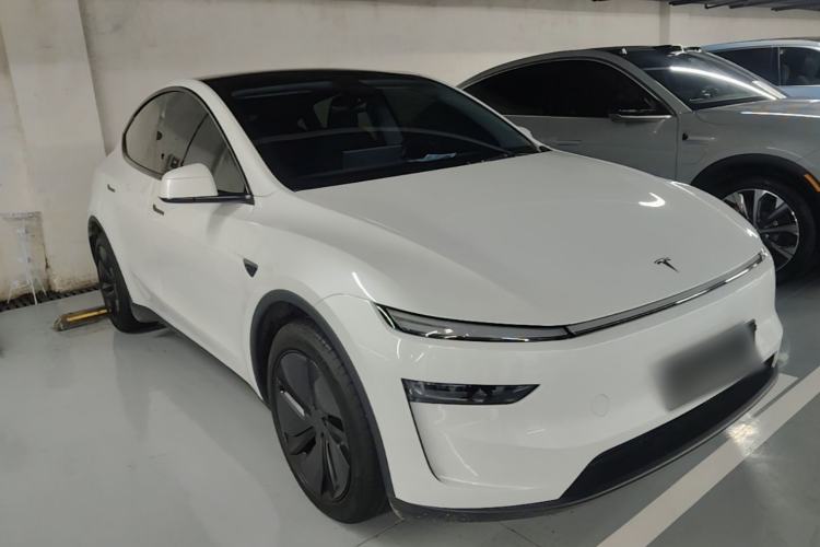 Used Tesla Model Y 2025 Rear-Wheel Drive First Edition Front Right 45 Deg