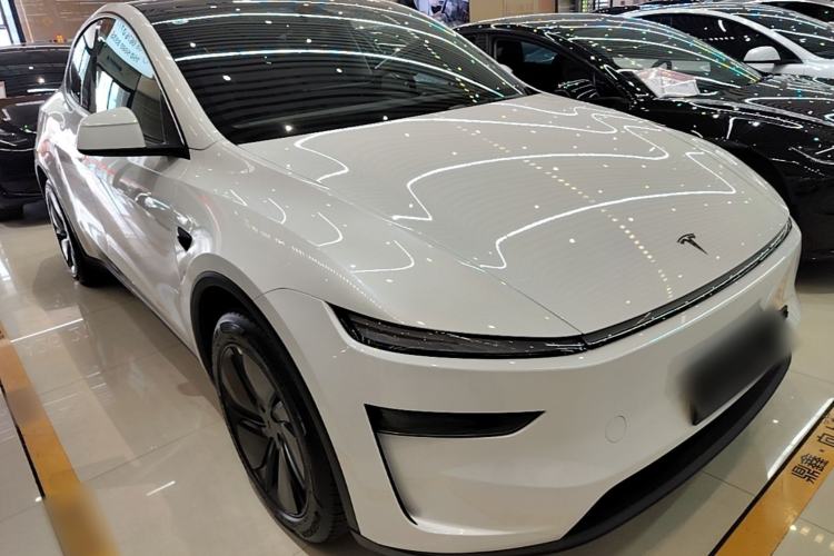 Used Tesla Model Y 2025 Long-Range All-Wheel-Drive Version Front Right 45 Deg
