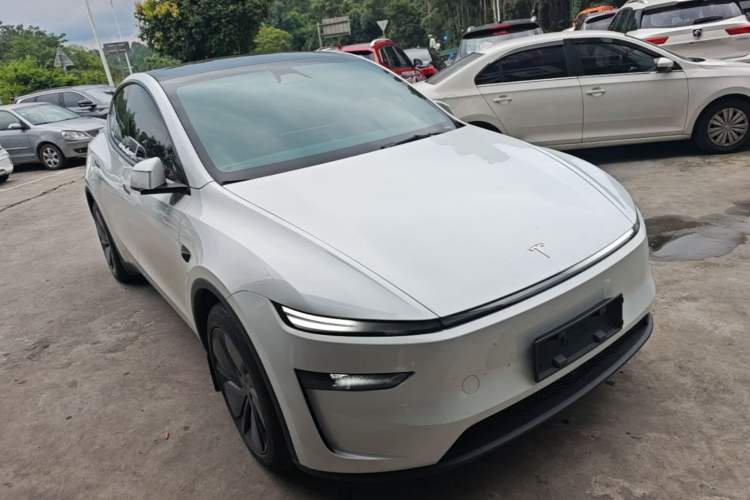 Used Tesla Model Y 2025 Rear-Wheel-Drive Version Front Right 45 Deg