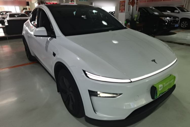 Used Tesla Model Y 2025 Rear-Wheel-Drive Version Front Right 45 Deg