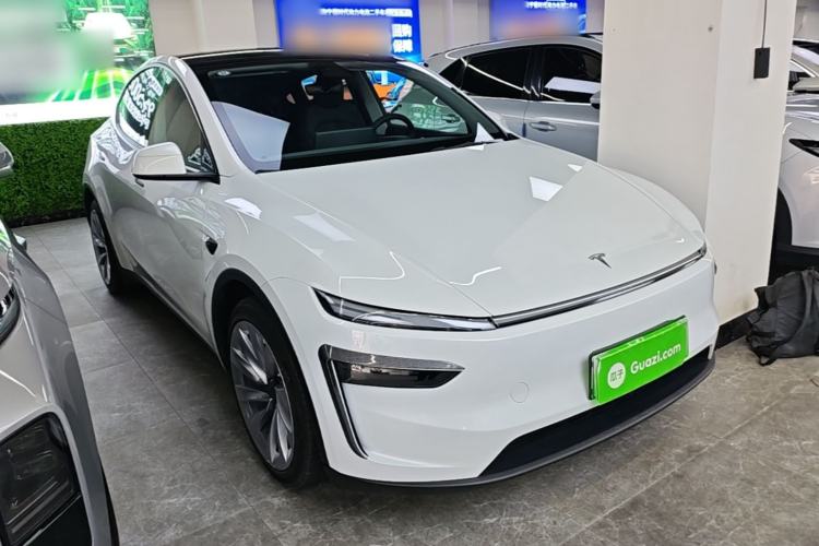 Used Tesla Model Y 2025 Long-Range All-Wheel-Drive Version Front Right 45 Deg