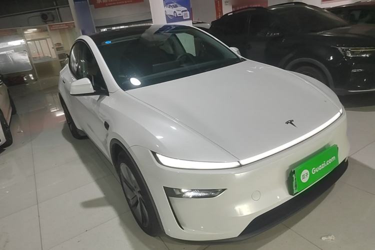 Used Tesla Model Y 2025 Long-Range All-Wheel-Drive Version Front Right 45 Deg