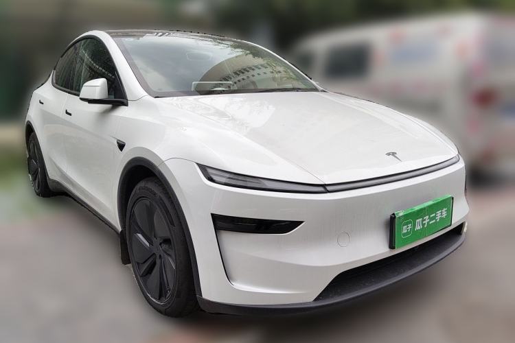 Used Tesla Model Y 2025 Long-Range All-Wheel-Drive Version Front Right 45 Deg