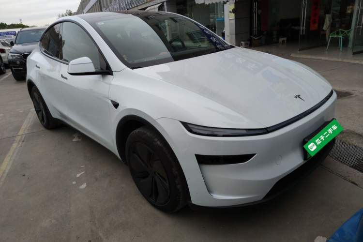 Used Tesla Model Y 2025 Rear-Wheel-Drive Version Front Right 45 Deg