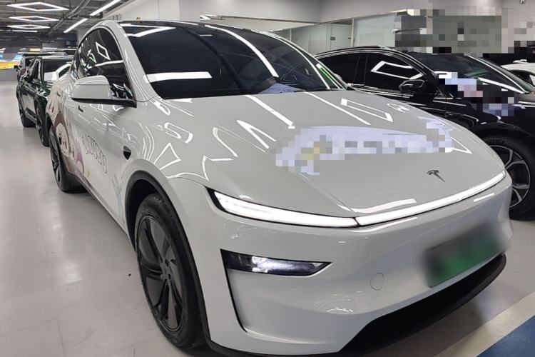Used Tesla Model Y 2025 Long-Range All-Wheel-Drive Version Front Right 45 Deg