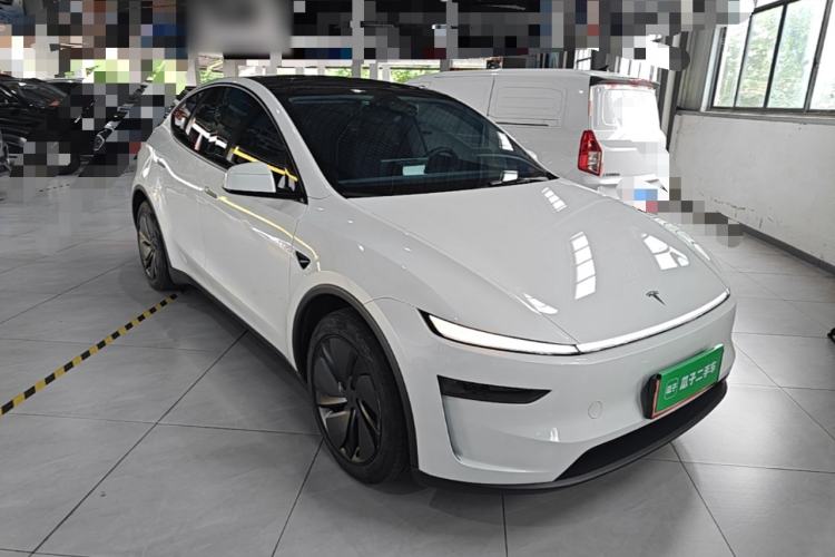 Used Tesla Model Y 2025 Rear-Wheel-Drive Version Front Right 45 Deg