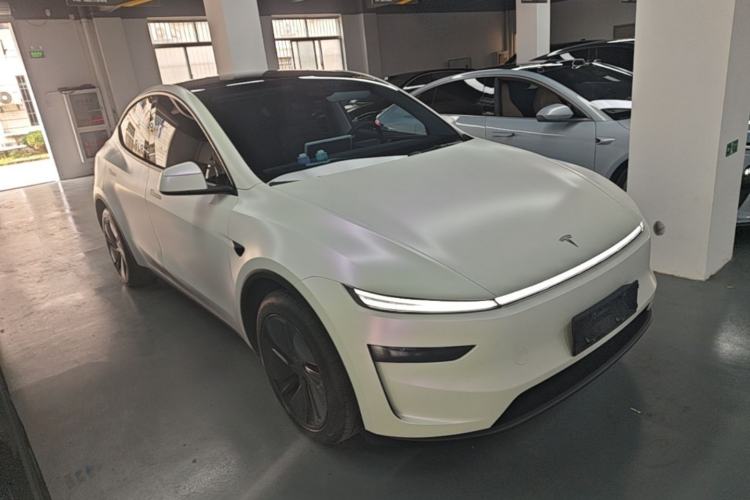 Used Tesla Model Y 2025 Rear-Wheel-Drive Version Front Right 45 Deg