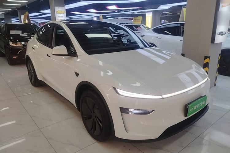 Used Tesla Model Y 2025 Rear-Wheel-Drive Version Front Right 45 Deg