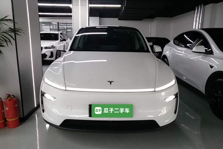 Used Tesla Model Y 2025 Rear-Wheel Drive First Edition Front