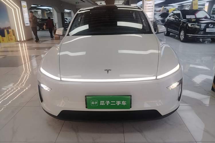 Used Tesla Model Y 2025 Rear-Wheel-Drive Version Front