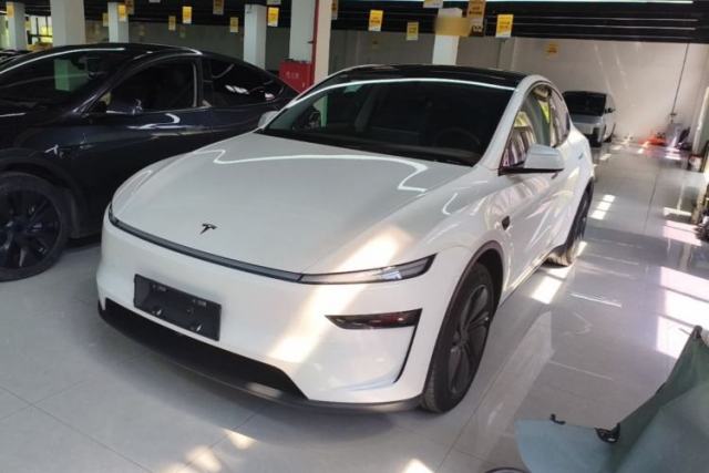 Used Tesla Model Y 2025 Rear-Wheel-Drive Version