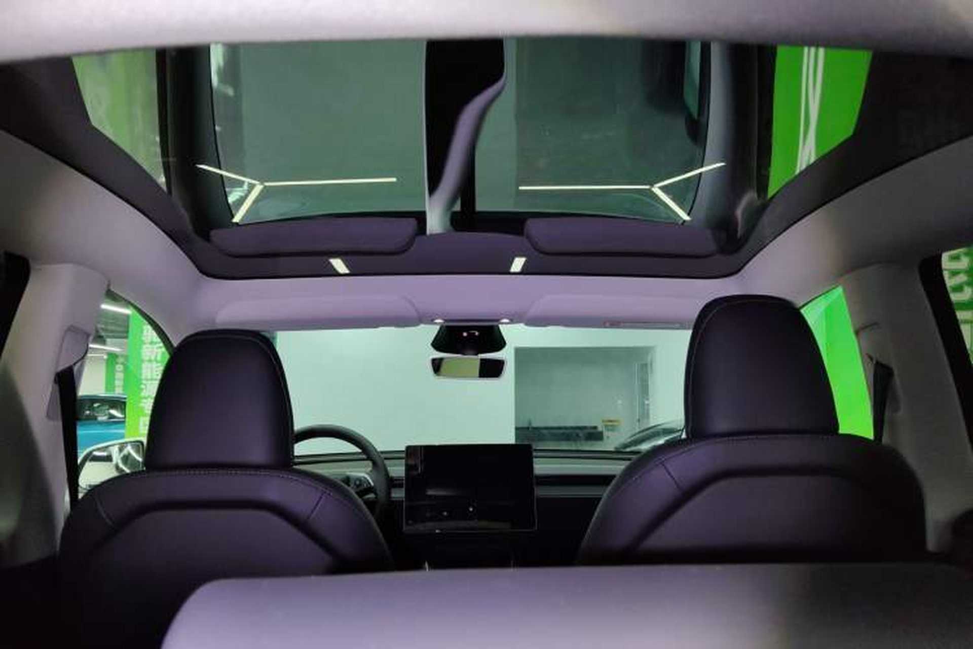 Used Tesla Model Y 2025 Long-Range All-Wheel-Drive Version Headliner